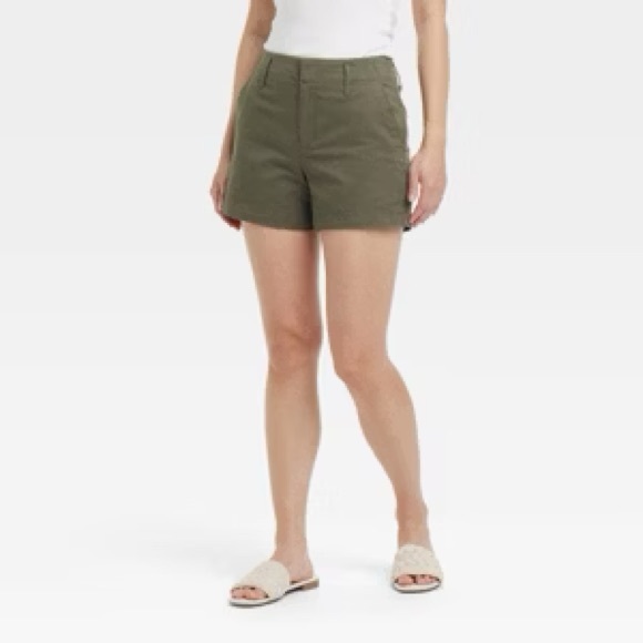 Olive size 8 woman’s shorts - Picture 1 of 4